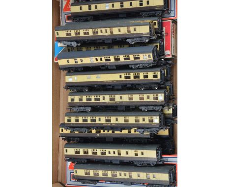 Lima  00 gauge BR WR chocolate/cream Mark 1 coaches (23), 305362 2nd corridor (3 one in box), Full brake (3, one in box), Com