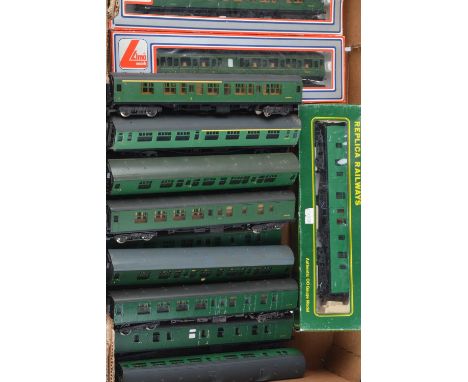 Lima Bachmann Replica  00 gauge BR SR green Mark 1 coaches (16), Lima, 305364 Corridor composite (2, one in original box), 20