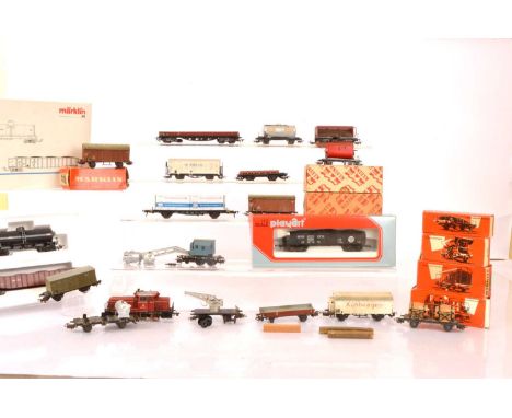 Marklin KleinBahn Fleischmann H0 gauge Diesel shunter and freight rolling stock (23), comprising unboxed Marklin DB red 0-6-0