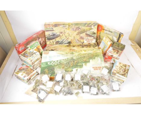 Large collection of Airfix 00 Gauge 1:72 mainly WW2 Soldiers and Gun Emplacement sets and Buildings, 1960s/70s Pontoon Bridge