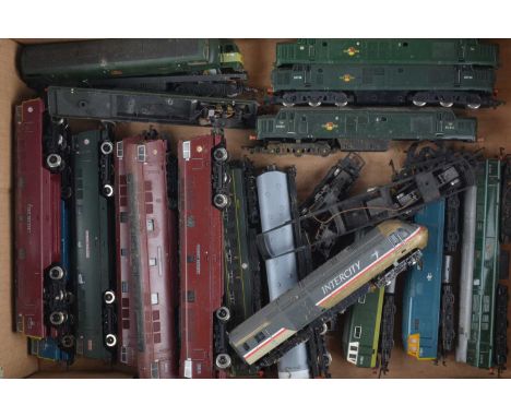 Hornby 00 gauge BR express Diesel Locomotives (18), BR maroon Western class 52 Co-Co Diesel Locomotives  D1062 'Western Couri