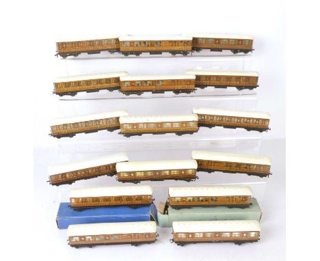 Hornby-Dublo 00 Gauge 3-Rail boxed and unboxed D1 LNER Teak Corridor Coaches (16),  Brake/Third, in light blue box and First/