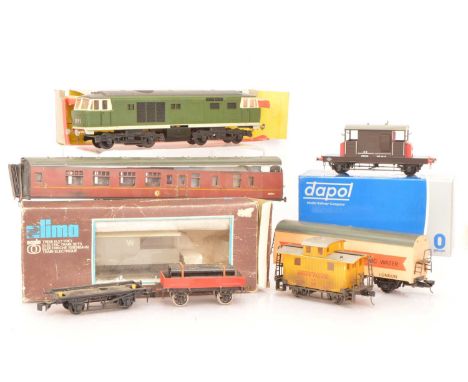 Battery-electric and 2-rail 'Finescale' 0 Gauge Trains (qty), including a repainted Tri-ang 'Big Big' Hymek diesel, now in BR