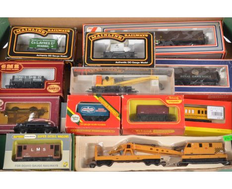 Hornby Lima Wrenn Mainline Airfix  00 gauge Steam Locomotives with assorted Freight and Engineering wagons (42), Lima GW gree