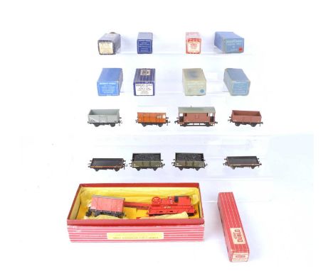 Hornby-Dublo 00 Gauge 2 and 3 Rail Goods Rolling Stock including Breakdown Crane and qty of spares, 4620 Breakdown Crane in g