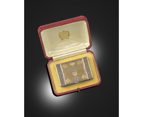 An early 20th century decorative diamond-set gold presentation box by Cartier, c.1915, the central panel engraved with a Visc