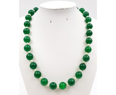 A Green Jade Bead Necklace. 8mm Beads. 44cm. 