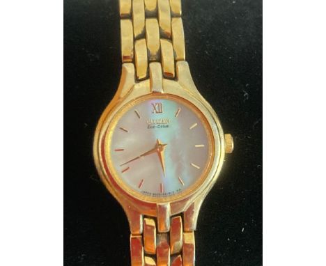 Ladies CITIZEN ECO - DRIVE  wristwatch having mother-of-pearl face with gold tone articulated bracelet. Fabulous condition. 