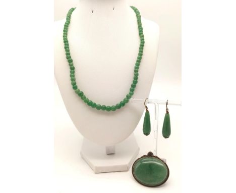 A Jade Necklace, Brooch and Drop Earring Set. Necklace -44cm. Brooch - 4.5cm. Earrings - 3cm. 