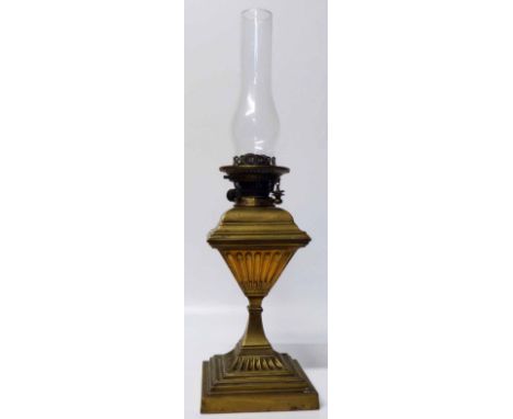 Victorian brass oil lamp No condition reports for this sale.