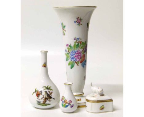 Three Herend vases and a lidded box. No condition reports for this sale.