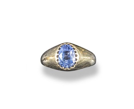 A sapphire single stone ring, the oval shaped sapphire is set in plain yellow gold mount. Size M.