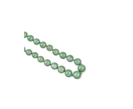 A single row graduated jade bead necklace, the beads graduate from 6.8 to 12.5mm. 52cm long.