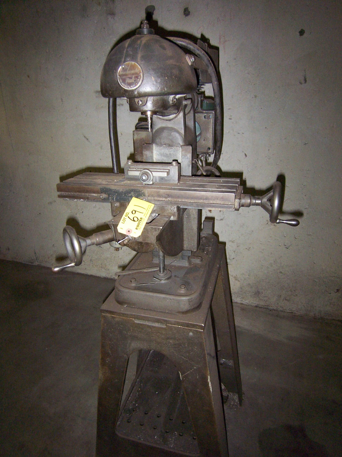 BENCHMASTER VERTICAL MILLING MACHINE