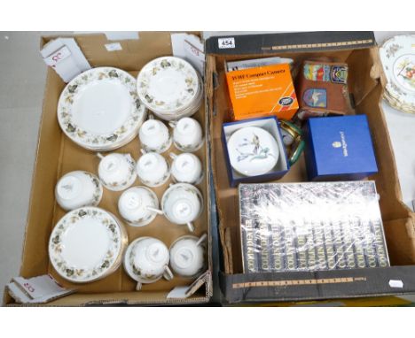 A mixed collection of items to include Royal Doulton Larchmount patterned dinner and tea ware, together with boxed Wedgwood t