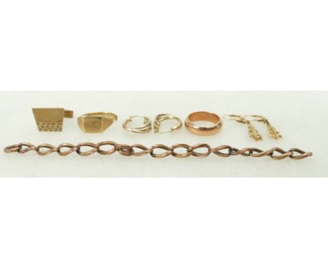 Assortment of 9ct jewellery including wedding band, damaged signet ring, earrings, worn rose gold chain & an odd cufflink. 32