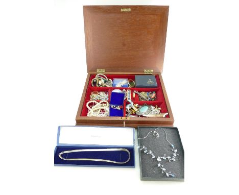 Jewellery box containing large quantity of costume jewellery, watches, and a silver chain.