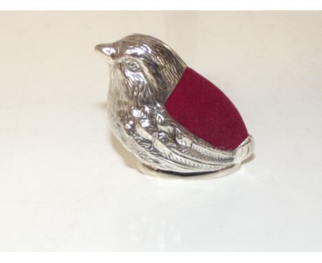 Silver pin cushion in the form of a bird 
