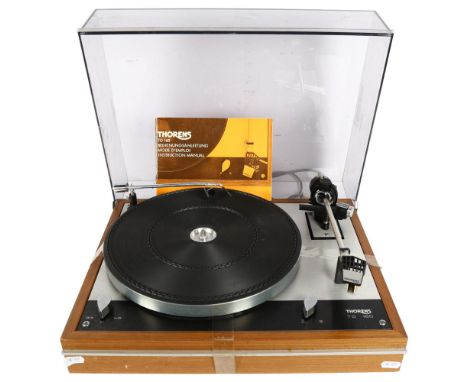 THORENS - a TD160 turntable record player, plays both LPs and 7" records 