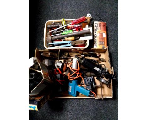 A large quantity of hand tools : wood working plane, bench vice, brace, Black &amp; Decker heat gun, sander etc 