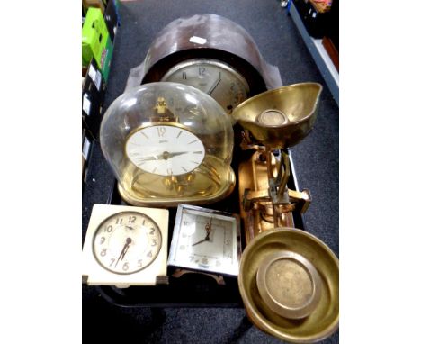 A tray of vintage kitchen scales with weights, oak cased Smiths Enfield mantel clock, Coma anniversary clock under shade (a/f