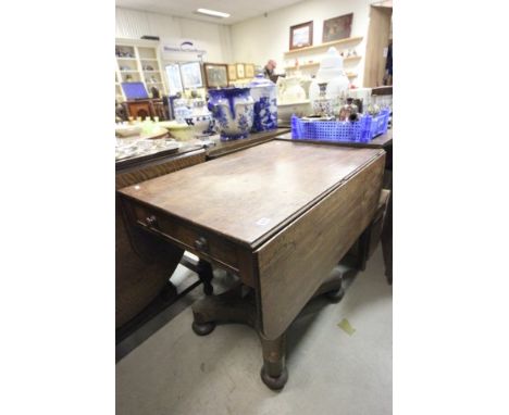 19th century Mahogany Drop Flap Table on pedestal base