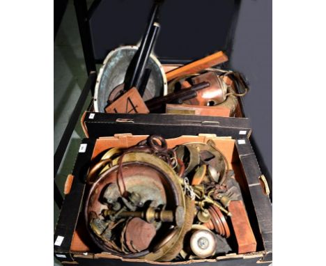 MISCELLANEOUS MAINLY 19TH CENTURY COPPER AND BRASSWARE TO INCLUDE A KETTLE, INDIAN JARDINIERE, COPPER BASIN, SHIRE HORSE HARN