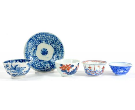 A SMALL GROUP OF CHINESE EXPORT PORCELAIN TEAWARE COMPRISING TWO CHINESE IMARI TEA BOWLS, TWO BLUE AND WHITE TEA OR OTHER BOW