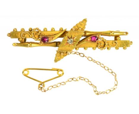 A RUBY AND DIAMOND BAR BROOCH IN GOLD MARKED 15, CIRCA 1890, 3.3G