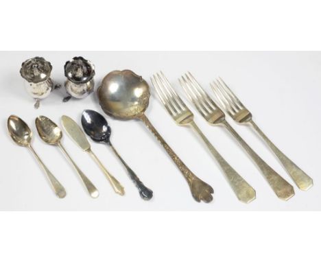 MISCELLANEOUS SILVER FLATWARE AND A PAIR OF SILVER PEPPERETTES, CHESTER 1911, 11OZS