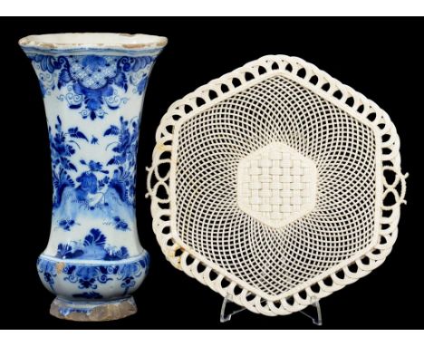 A DUTCH DELFTWARE BEAKER VASE OF FLARED OCTAGONAL SHAPE, 22.5CM H, CIRCA 1770 AND A BELLEEK FOUR STRAND HEXAGONAL DISH (DAMAG