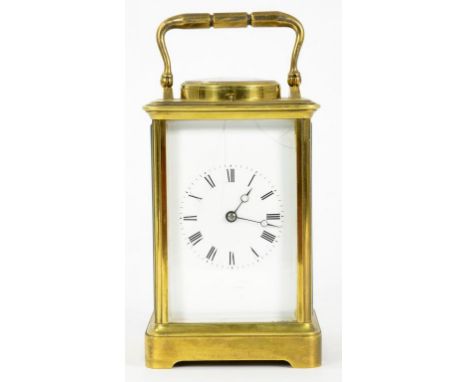 A FRENCH BRASS CARRIAGE CLOCK, THE GONG STRIKING MOVEMENT WITH ORIGINAL PLATFORM LEVER ESCAPEMENT AND REPEAT BUTTON, THE TOP 