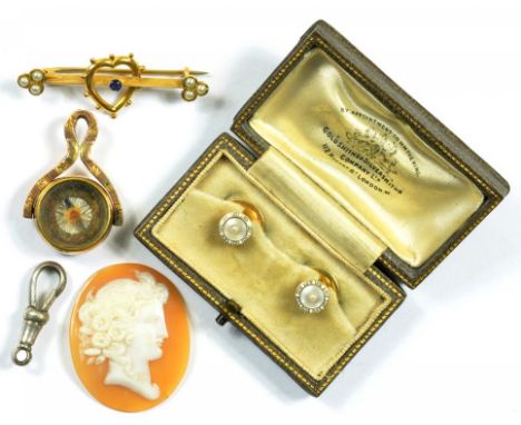 A PAIR OF GOLD SPLIT PEARL, MOTHER OF PEARL AND WHITE AND BLACK ENAMEL DRESS STUDS MARKED 18, CIRCA 1920, BOX SIGNED FOR THE 