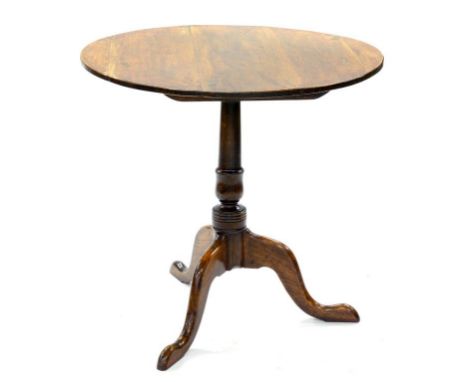 A GEORGE III OAK TRIPOD TABLE, 74CM DIAM