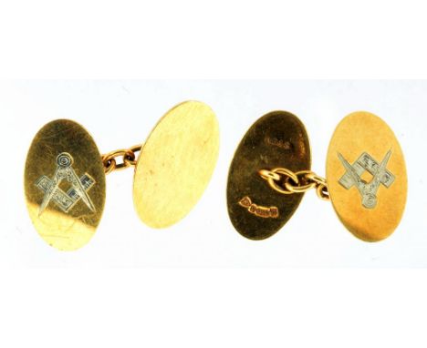 A PAIR OF 9CT GOLD OVAL CUFFLINKS ENGRAVED WITH MASONIC EMBLEMS, CHESTER 1929, 6.4G
