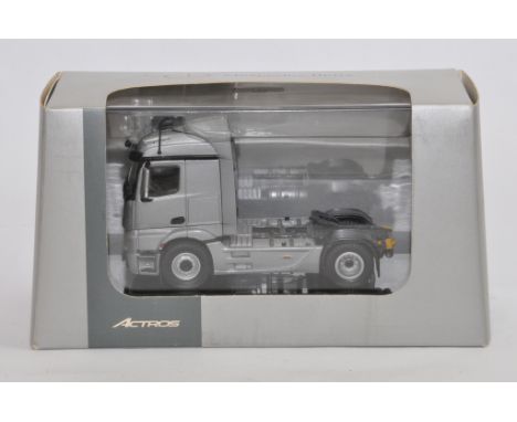 NZG 1/50 Mercedes Benz Actros in Grey / Silver Truck Tractor Unit. As New.