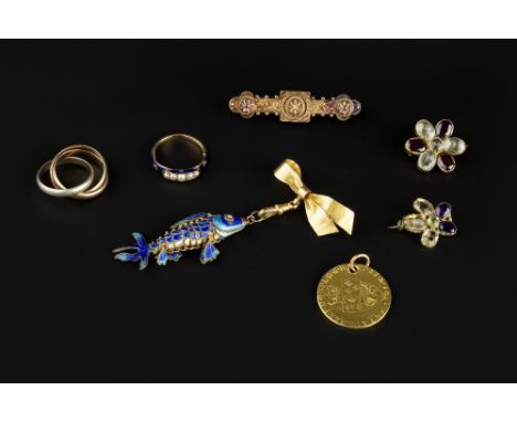 A COLLECTION OF ANTIQUE AND LATER JEWELLERY, comprising an amethyst, citrine and peridot cluster brooch, a flowerhead cluster