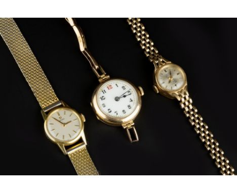 A LADY'S 9CT GOLD BRACELET WATCH BY ROTARY, the circular signed dial with baton markers, to a jewelled manual movement and br