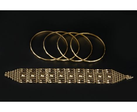 A 9CT GOLD GATE-LINK BRACELET, with bead accents, and four yellow precious metal bangles, with panelled decoration, bracelet 