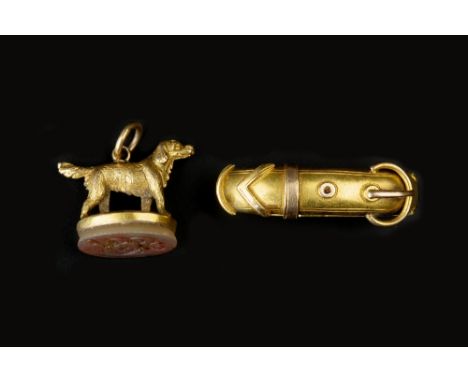 A COLLECTION OF ANTIQUE AND LATER JEWELLERY, to include two hardstone seal fobs, the first modelled as a spaniel, a Victorian