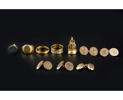 A COLLECTION OF JEWELLERY, comprising an 18ct gold signet ring, a 22ct gold wedding band, a further band ring, stamped '18', 