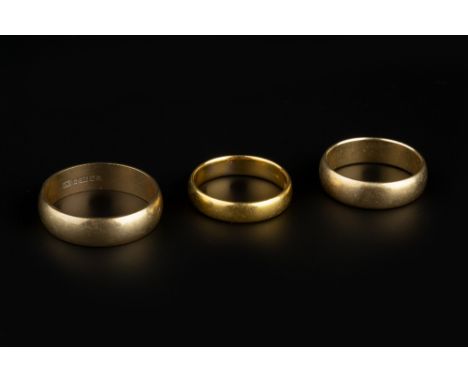 THREE WEDDING BANDS, comprising a 22ct gold wedding band, and two 9ct gold examples (3)