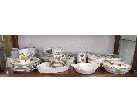 Royal Worcester Evesham pattern part dinner service