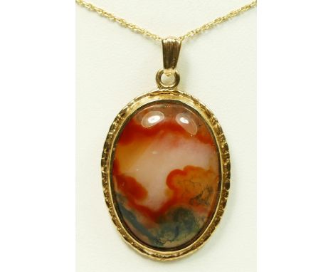 A 9ct gold and moss gate mounted pendant, 27 x 21mm, chain, 7gm 
