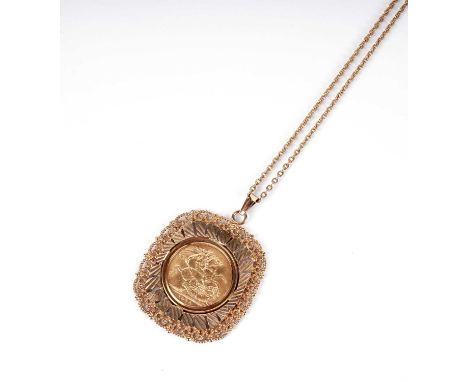 An Elizabeth II gold sovereign, 1974, in a 9ct yellow gold pendant mount, 5cms high including bale, on a 9ct yellow gold chai