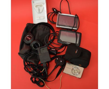 POLICE > Mixed lot of electrical items including 2 TomTom satnavs etc. [NO RESERVE] [VAT ON HAMMER PRICE]