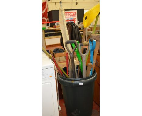 Good quantity of mostly gardening tools.