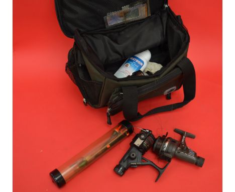 POLICE > 2 fishing reels and other fishing accessories [VAT ON HAMMER PRICE] [NO RESERVE]