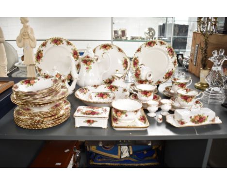 A Royal Albert Old Country Rose pattern dinner service, decorated with gilt edging and floral patterns on a white ground, to 