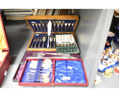 A set of 6 vintage silver plated spoon set in a blue velvet case, w17.5cm, sold together with another spoon set, a silver pla